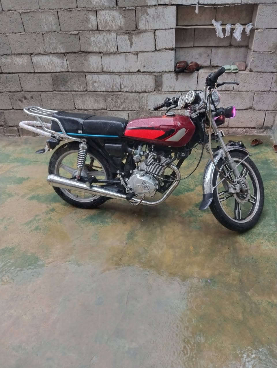 سلام عليكم 
2023
دفعت الكمرك وره فتره ضيعت ال اوراق وما راجعت مرور ومحتاج اريد ابيعهه كهربايات كلهه جديده شغاله بس بكلايت تبدل جاملغ الوره وشد بكلايت ابريكات خلفي ومامي محرك مفتوح بس خير من الله انكر سلف وطلع وين متريد سعر 400وبي مجال شويه رقم الهاتف ***********
***********
