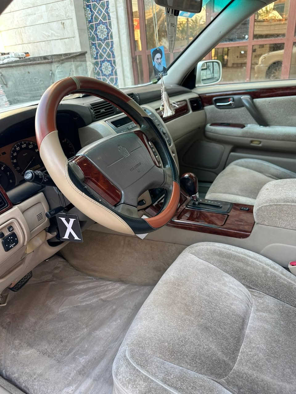 للبيع جنون ملكه
موديل 2000  كصه قماره كصه قماره 
رقم بصره تسجيل جديد قرار 48 
السعر 120 $ وبيه مجال   
شاصي 171 مكينه فيفيتي 
كشن كهرباء 1 
شاشه 
ويل نجمه 16  
جنجر + اواكس
سياره كلش جديده وحلوه
حداده جديده
تخم تاير 
مكفوله من الضربه والكص فقط كصه قماره 
مكينه فيفيتي كلاص ابيض 
مكان السياره البصره قضاء المدينه 
بيع فقط بيع فقط اعتذر عن المرارس 
السعر 120 $ وبيه مجال
***********
***********
