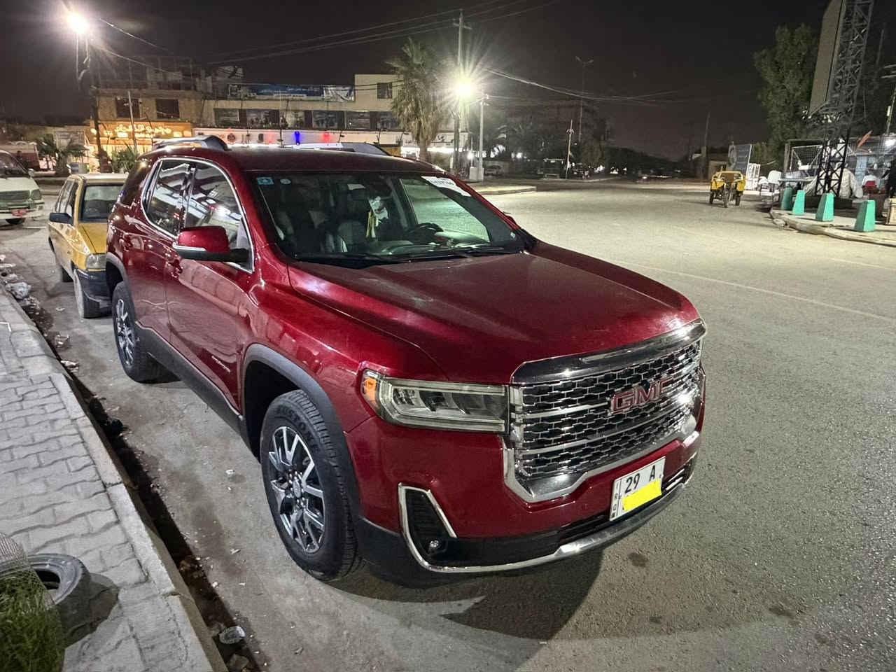 السلام عليكم اكاديا  موديل ٢٣ حادثها كما موضح بالصور ٤ سلندر ٧ راكب كشناتها سياحيه رقم واسط مشروع وطني السياره ماشيه ٩٠ الف كيلو جنطه كهرباء رادار امامي جانبي كشنات جلد مشن السائق كهرباء السياره بالكوت مركز المدينه ***********
