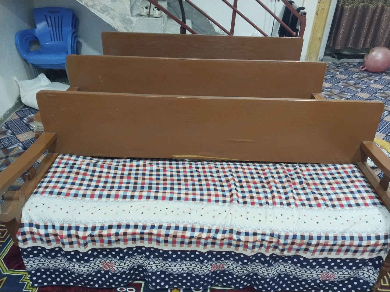 عندي قنفات ثلاثه نضيفات كلهن 120 المكان حله قرب يم علويه شريفه والرقم ***********
