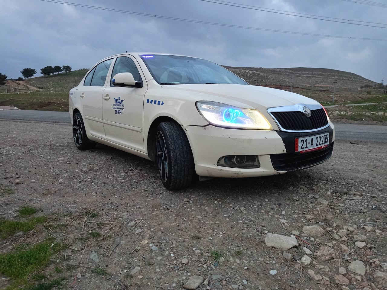 سكؤدا 2012 مه كينه 20 كير عادي، سه نه وي تا 2030تا زه يه، گيرومه كينه به شه ت، ته بريت ساردو كه رم ئيشده كات،  شاشه ئا يپات،جام كاره با،قوفل مه ركه زي ،لايت زينؤنه ،چوارويلو تايه ي سپورتي له ژيره، 4 پارجه ي بؤياخه  سه ياره كه مالي دؤسته،ته حويل برا وة خرامه به شه رت سعري 93 كه لا، شوين بازيان ***********
