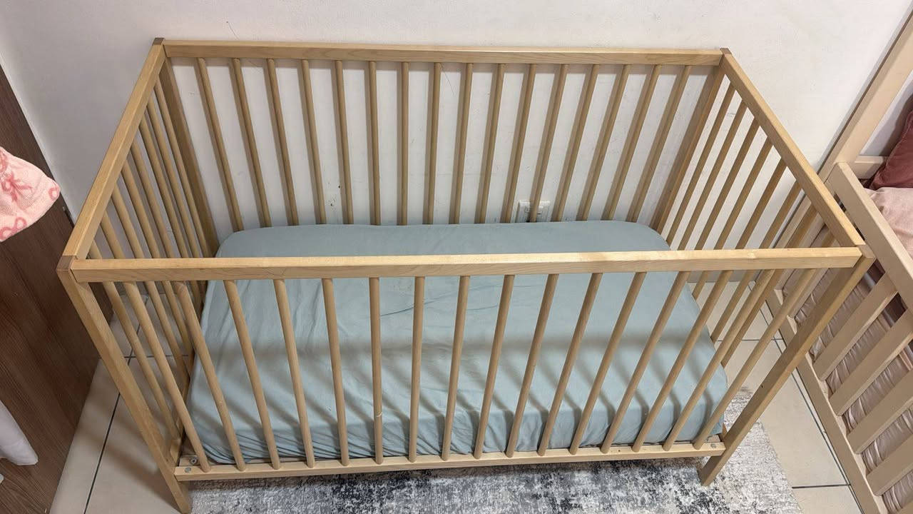 عربانة طفل مع ملحقاتها جديده جدا بدون اي خدش ماركه راقيه جدا السعر مع الملحقات 300 الف وبي مجال للعلم اخذناها ب400 دولار
سرير طفل ايضا جديد جدا مع هديه دوشك ولحاف السعر 100 الف 
المكان اربيل 
للاستفسار الاتصال على الرقم ***********
