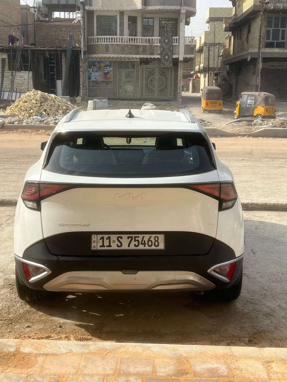 ***********  السلام عليكم سيارة خليجي ماشية ٩٠صندوك كهرباء ستيرن كهرباء  تبريد كشنات كهرباء (السعر ميتين وعشرة وبيهةمجال)
