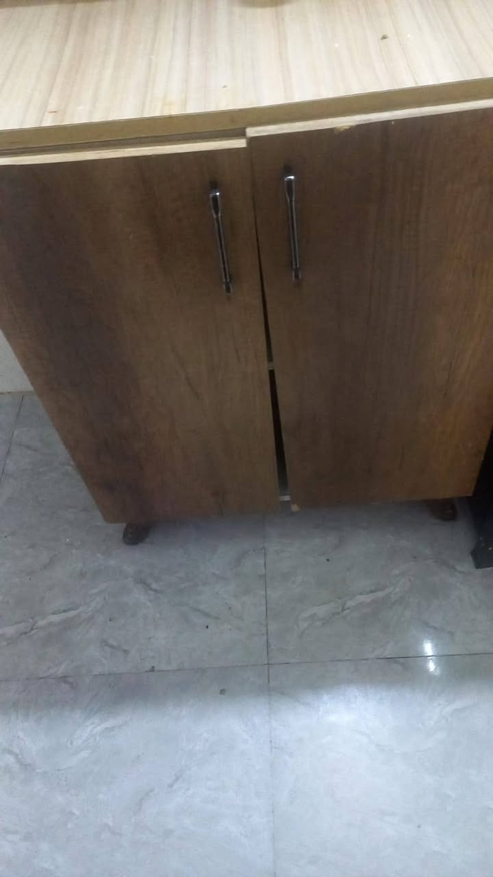 للبيع كنتور بابين وميز وملحق كاونتر للبيع وبعد عندي نواعم *********** الشراي ياخذهم كلهن بسعر مناسب
