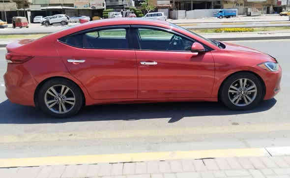 السلام عليكم 
النترا 2017 للبيع
كشن كهربائي 
رادار
بصمة 
فتحة 
تحديد مسار 
بيها قطعتين و بارد بالباب الثاني 
السيارة باسمي مكاني بغداد
سعر السيارة 128$ وبيها مجال 
رقم الهاتف ***********
