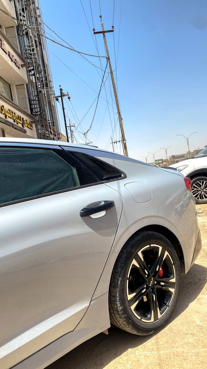 للبيع كيا K5 GT Line موديل 2023 🔥  
تحويل مباشر رقم بغداد
وارد أمريكي 🇺🇸  
حادث قطعتين  
بنيد وباب امامي جانب ايمن

✅ أعلى فئة GT Line  
✅ شاشة كبيرة + كامرات + حساسات  
✅ فتحة سقف بانوراما  
✅ مقاعد جلد كهربائية  
✅ تشغيل بصمة وستارت  
✅ رادار + أنظمة أمان  
✅ إضاءة LED وشكل رياضي فخم  

📍ممشى : 60 ألف مايل  
💰 السعر : 15,500 دولار  

السيارة جديده   
للمهتم التواصل خاص 📩
واتس اب واتصال
***********
