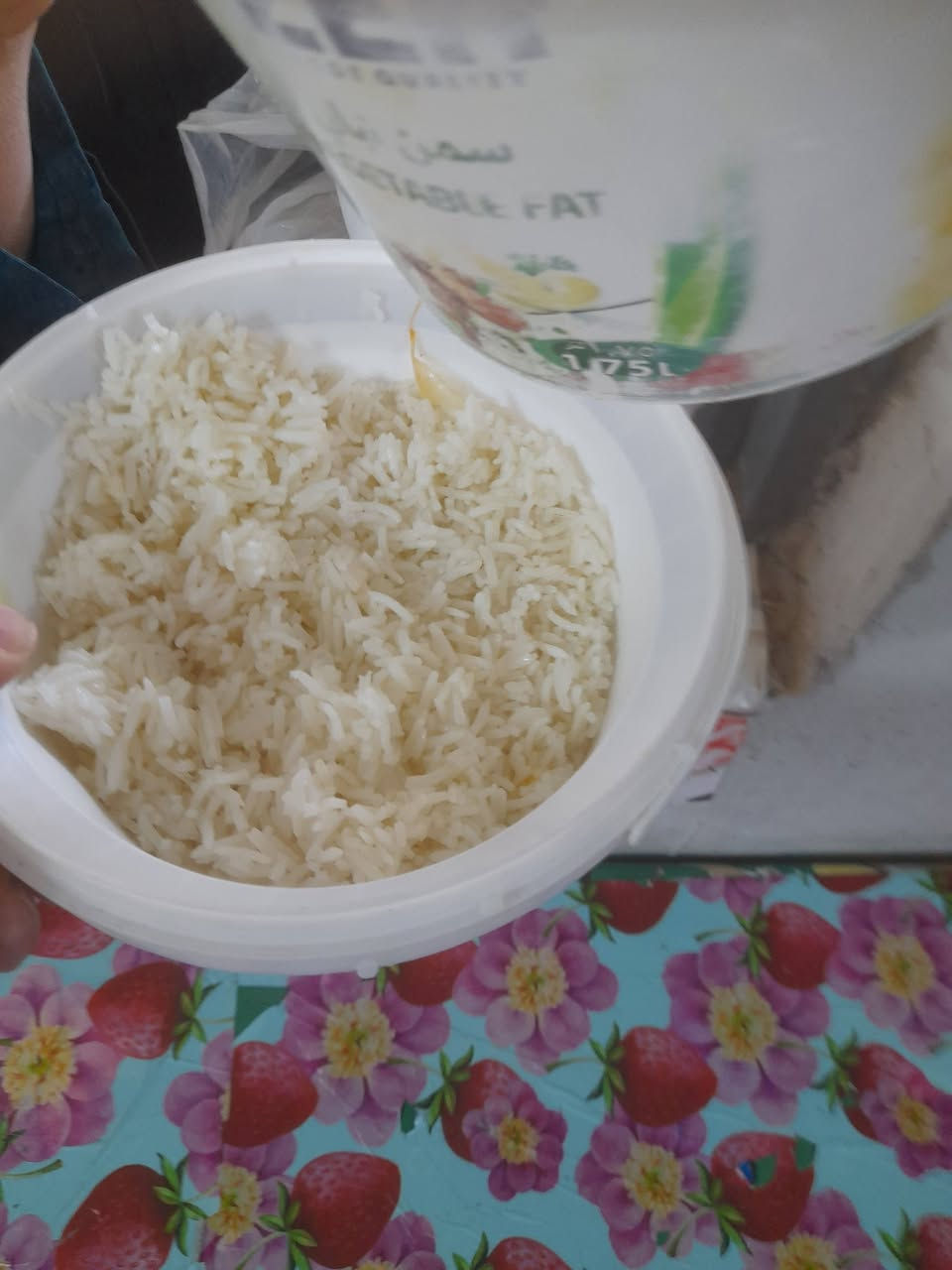 سلام عليكم ورحمة الله وبركاته قام مطبخنا مطبخ الاول بسامراء مطبخ مركز المسلم لاارامل واحباب الله والمتعففين والكائن بسامراء حي الخضراء خلف منتدى شباب سامراء فتح بتاريخ ٢٠١٧ باعداد وجبه طعام على روح المرحوم (الحاج طه ياسين) الله يرحمه ويغفر له ويسكنه فسيح جناته ويلهم أهله الصبر والسلوان وانا لله وانا اليه راجعون البقاء لله تم توزيعه  على اهلنا الأيتام وارامل ومتعففين اخوتي الغوالي اي شخص يحب يسوي وجبه طعام على روح امه وابوه او صديقه الاتصال ***********وانت بيتك ساهم بتحويل زين كاش *********** اوماستر كي ٢٦٨٨٢١٦٥٥١  وجزاكم الله خيرا جميعا
