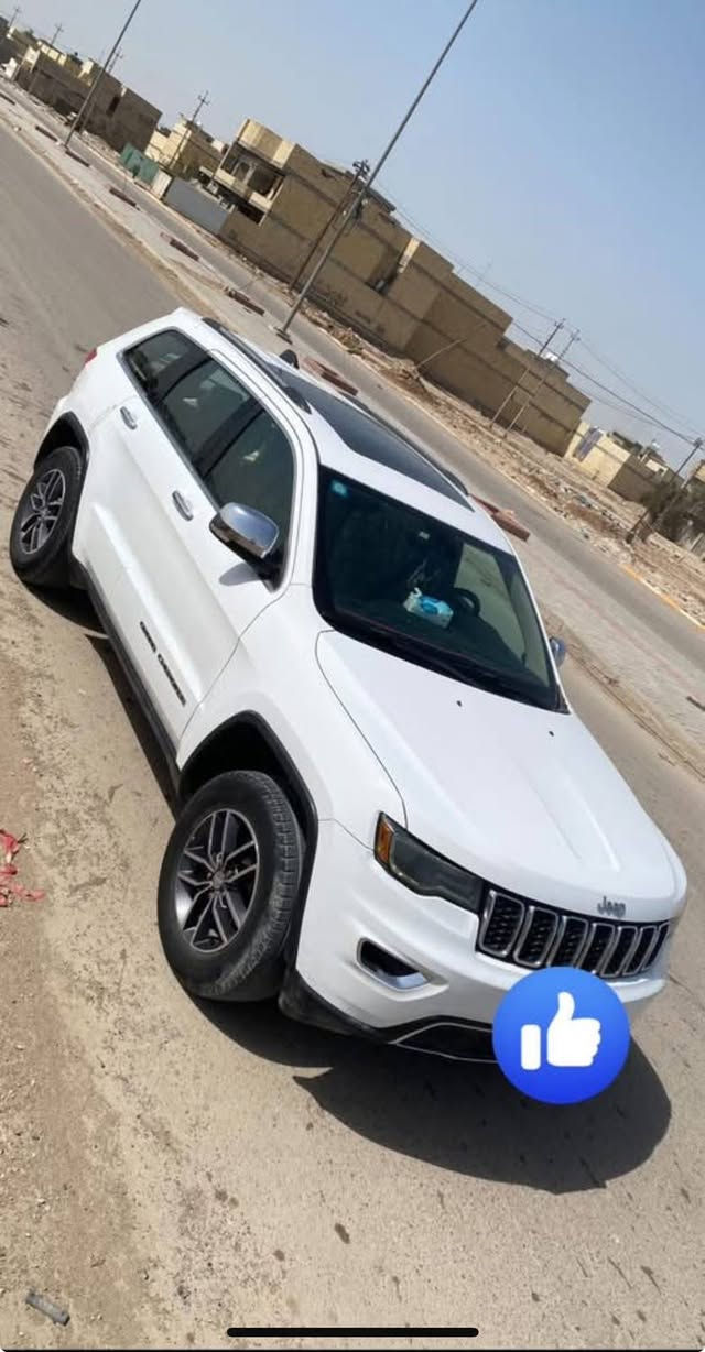 � نزلنا السعر… والفرصة للأسرع! 🚨
🚙 جيب جراند شيروكي 2017 – Limited
فل مواصفات (ما عدا الجكات والفورويل)

💰 كان السعر: 192 ورقة
🔥 أصبح الآن: 187 ورقة فقط

✅ وارد أمريكي كلين
✅ داخل العراق صبغ بابين وربع جاملغ خلفي فقط

المواصفات:
🔹 محرك 3.6 V6 (6 سلندر)
🔹 قير أوتوماتيك 8 سرعات
🔹 فتحة بانوراما
🔹 تشغيل بصمة
🔹 جلد كامل مع تبريد وتدفئة للمقاعد
🔹 دخول وتشغيل ذكي بدون مفتاح
🔹 شاشة مع تشغيل عن بُعد
🔹 كاميرا خلفية + حساسات + رادارات
🔹 توقف ذاتي أثناء الرجوع
🔹 دركسون متعدد التحكم مع شفتات
🔹 تكييف قوي

🚗 سيارة نظيفة ومواصفاتها مميزة، وجاهزة للفحص بأي مكان.

📞 للاستفسار:
***********

السعر الحالي 187 ورقة فقط، ولن تجد بهذه المواصفات والسعر بسهولة
