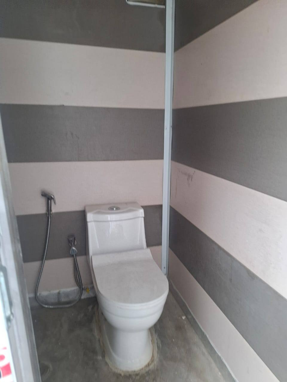 سلام عليكم حمام البيع جاهز بغداد شارع النضال مكلف بل نشر تصال بل رقم***********
