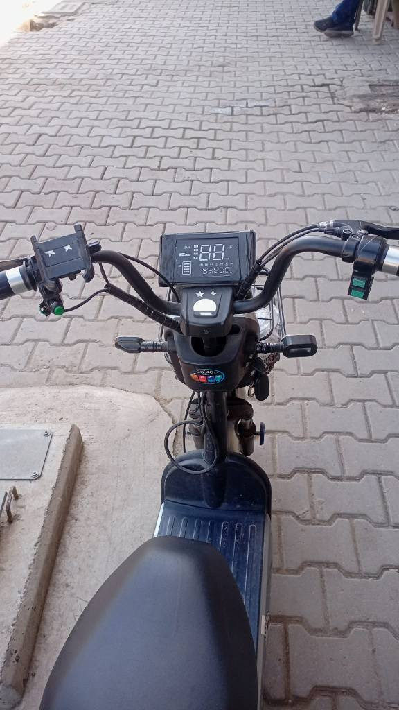 سلام عليكم دراجه شحن للبيع مابيها عيب 5 پاتري كامل شاشه الكترونيه كهربائيات كلها شغاله بشرط سعره 150 وبي مجال 
*********** كركوك, العراق
