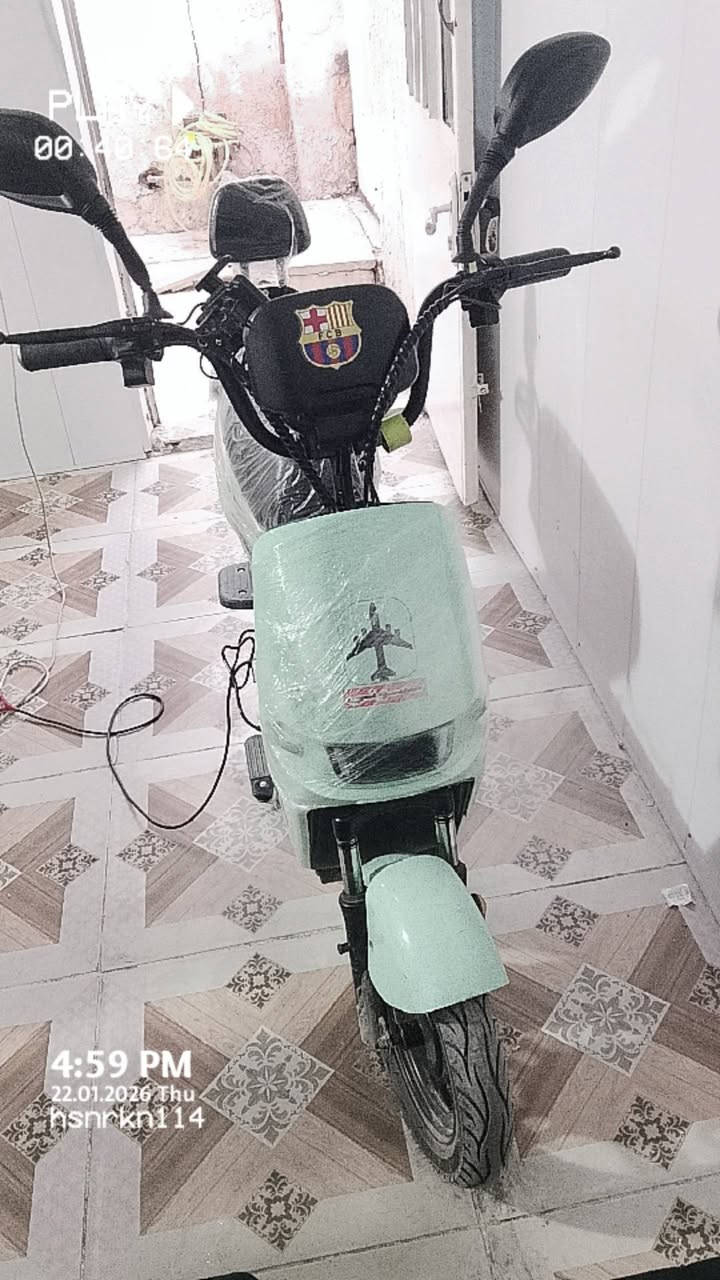 سلام عليكم
دراجة شحن اللبيع 
حجم 14 
بطاريات 4 
3سرع 
سرعة 63 
شارة يمين ويسار 
هورن 
قاعدة مبايل 
منفذ شحن تايبسي 
شاحنة وياهة و مرايات 
بغداد مدينة الصدر 
موجود فيس او واتساب 
***********
سعر 350 بيه مجال بسيط
