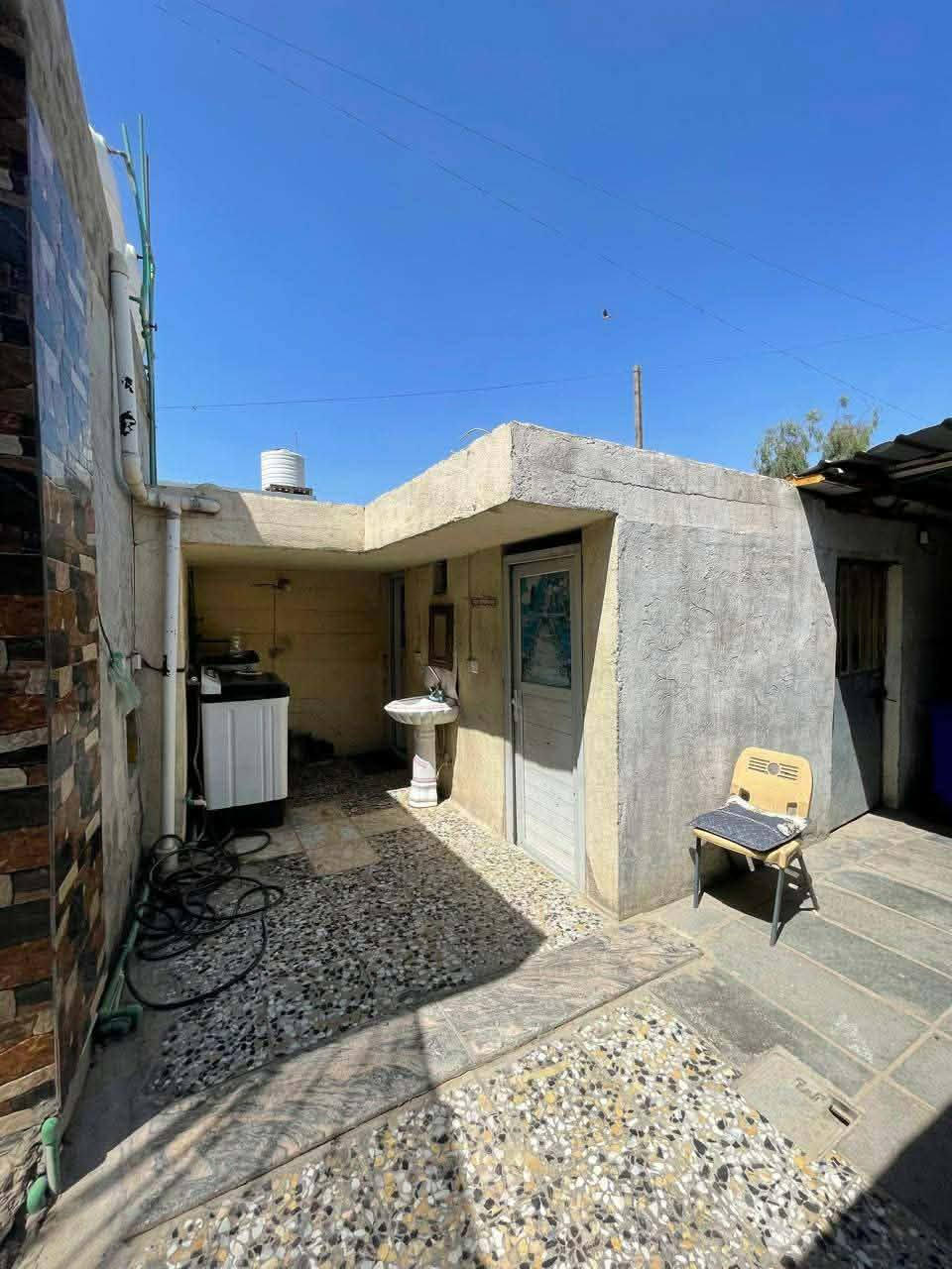 السلام عليكم بيت للبيع طابو صرف حي البتول شارع المؤسسة المساحة 100 متر مربع +تشجير من ضمن البيت  طابقين الطابق الاول استقبال معزوله عن البيت + غرفتين + مخزن +حمام داخلي وحمامات خارجيه وصاله +مطبخ حار الطابق الثاني غرفتين نوم+ صاله  للاستفسار اتصال على الرقم او اتصال واتساب *********** او مراسلة الصفحة
