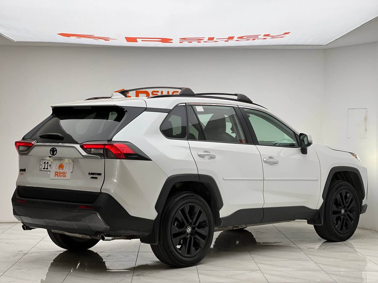 TOYOTA RAV4 2024 AWD
تويوتا رافور ٢٠٢٤
مواصفات Limited فول فول

شاشة كبيرة، سماعات JBL، كشنات جلد و تدفئة و تبريد و خزن، عدادات دجتال، ويل بلادي اسود، فتحة سقف، بصمة، رادارات و حساسات ٣٦٠ درجة، و بعد هواية مواصفات 

ماشية 3,000 ميل فقط
مكينة ٤سلندر حجم ٢.٥لتر و فور ويل
بيها صندوق صبغ و جاملغ معدل بدون دواخل و ايرباك السيارة بعدها جديدة زيرو

مكفولة من كير و محرك و حجر كزوز

رقم بغداد ب اسمنا و شرط التحويل

و ب سعر(310$) ورقة و بيها مجال للطيبين

مكان السيارة

دهوك -معرض ارشف R-Shev
رقم51 من معارض التيرمينال 

***********
*********** دهوك, العراق
