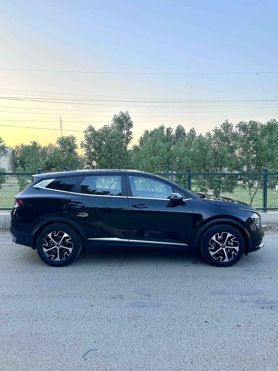 Kia Sportage 2023 .
كيا سبورتج وارد امريكي . رقم بغداد دولي بأسمي . السياره جاهزه ونظيفه من كل النواحي . 
حجم المحرك 4 سلندر (2500)
ماشيه 26 الف ميل . 
.............................
↖️ المواصفات ↗️ ...
<<< بصمه تشغيل وابواب . كشنات جلد + كهرباء . تدفئه كشنات . شاشه ديجيتال . تحكمات . اشاير مري . رادارات . تحديد مسار . توقف ذاتي . مانع انزلاق . حساسات خلفيه . >>>
السياره مواصفات كامله عدا البنوراما .
................................
/// حادثها بسيط صبغ قليل بالبنيد فقط /// والسونار موجود بالمنشور ...
السعر ... 188 ... وبيها مجال .
مكان السياره بغداد الدوره . 
للاستفسار (***********)
