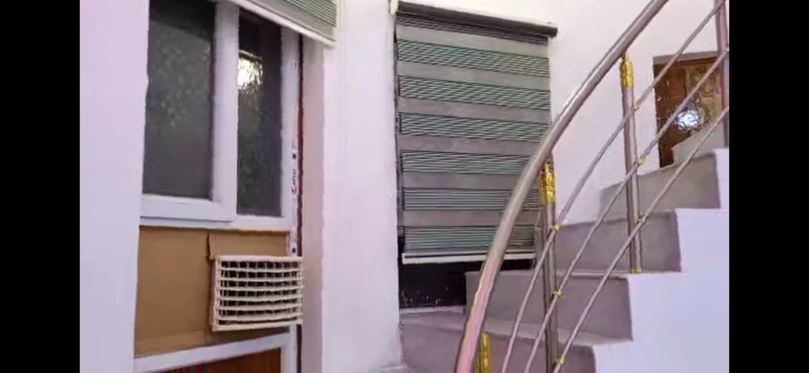 للبيع
بيت ٢٠٠ متر بناء حديث ع ساحه ومطلوب إسكان بظهر شارع الكفاح السايدين الصب للبيع او مراوس بقطعه حسب القناعه للاستفسار الاتصال ***********
