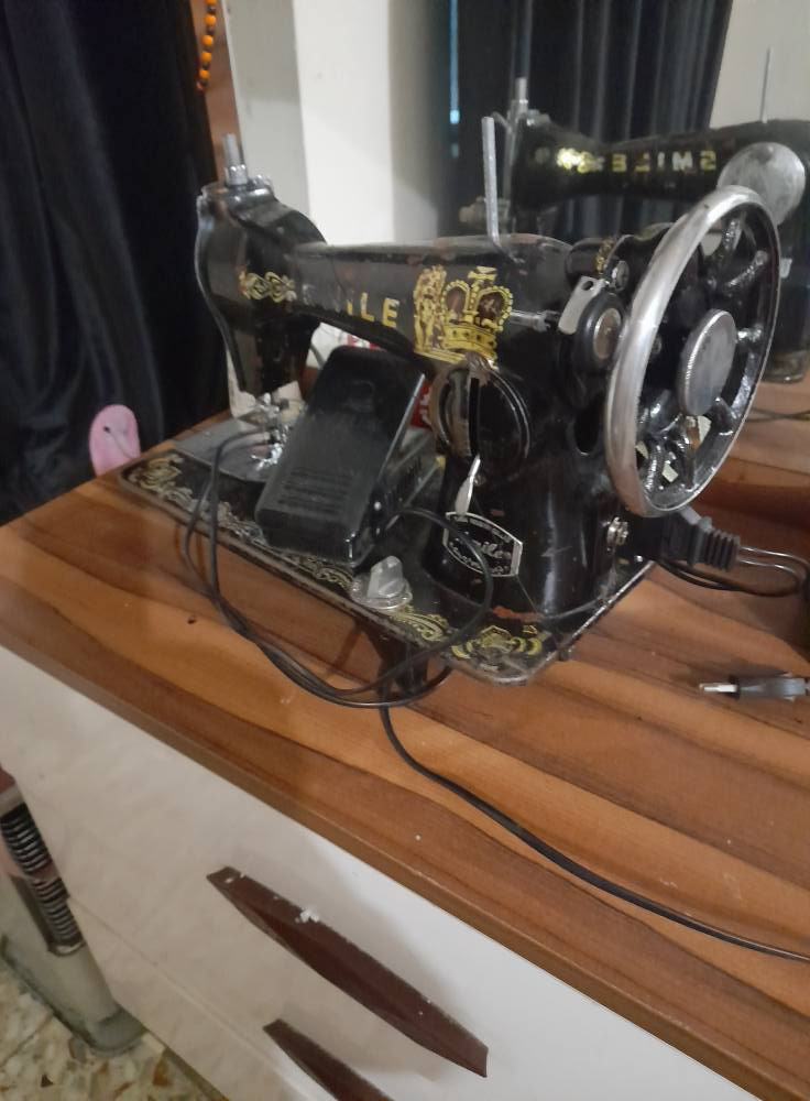 ماكنة خياطه من القديمات ماطور ورجل جديده سعر ٦٠ طالبي*********** بغداد, العراق
