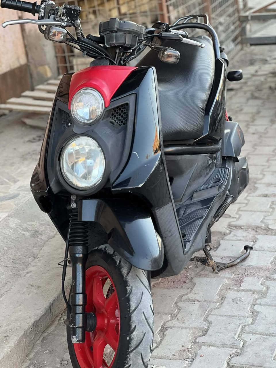 سلام عليكم
دراجه سكنس جبلي موديل 13
دراجه نظيفة وما مفتوحه مكفواله كفاله عامه 
المكينه ناعمه وخير من الله 
نوعيت الدهن ام زويل كل 12يوم ابدل 
الدراجه رامبه وحلوه وشفوت عينك حله من الصوره
تجي وشوف اني خادم
 رقم الهاتف ***********
السعر واحد ونص وبيه مجال
