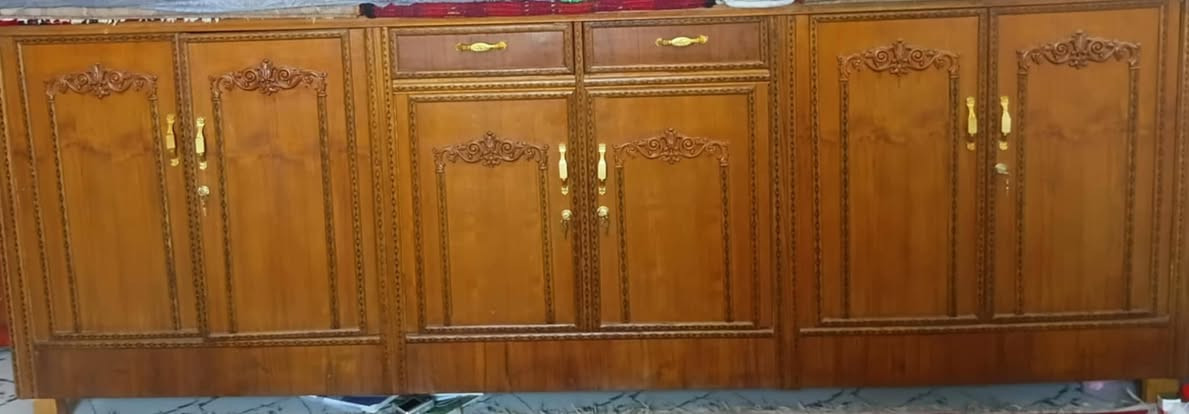 السلام عليكم بوفيه 3 متار البيع محتاج وريد بيعه جديده كلش جديده كلش سعره 250 وبيه مجال مكان ناصرية بل غراف ***********
