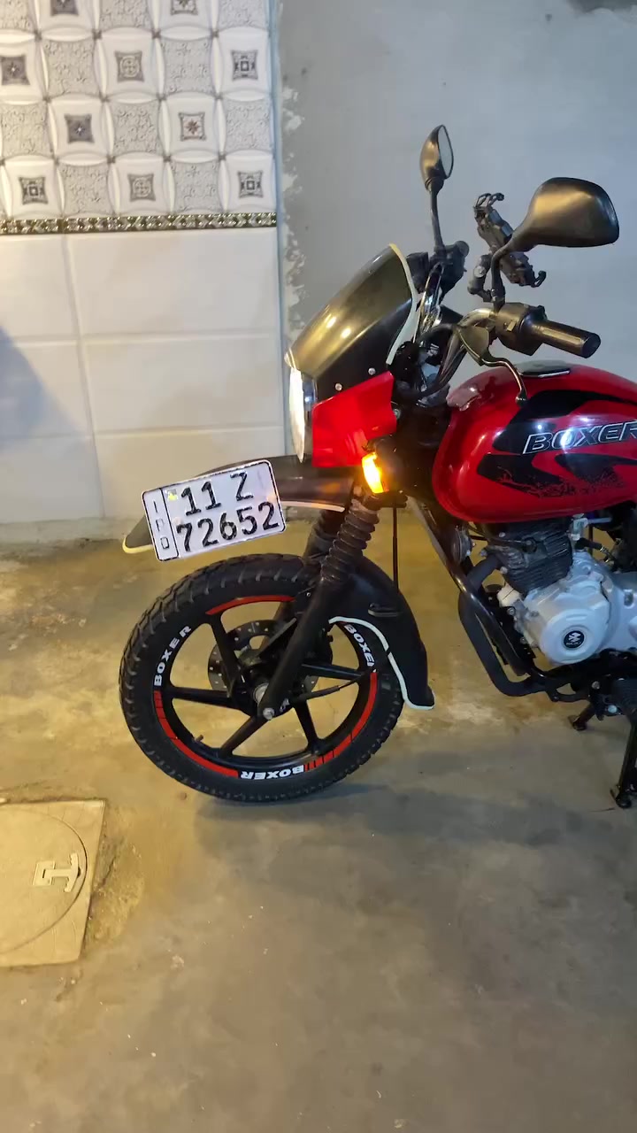 بوكسر موديل 22 رقم بغداد بأسمي كفالة عامة من محرك وشاصي ونواقص على وضع الشركة مكان بغداد تقاطع نهروان *********** ماشية 21 الف حقيقي  السعر 2500 وبيها مجال
