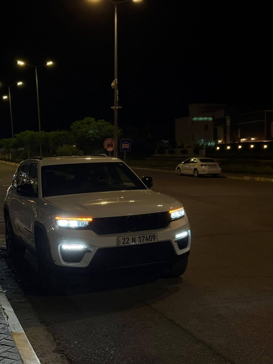 سلام عليكم
جيب كراند شيروكي بلاك توب 2023
Jeep Grand Cherokee _black top 2023
وارد أمريكي 
محرك 3600 / 6 سلندر 
4×4 دفع رباعي 
ويل 20 
مواصفات : 
بصمه تشغيل عن بعد 
رادار أمامي + رادار خلفي + جانبي (نقطة العمياء) 
تحديد مسار 
 تحديد سرعة 
قيادة ذاتية المسافات 
وضع قيادة سبورت + عادي 
شاشة رئيسية Apple car play + android auto 
تبريد قطعتين 
 الكشن جلد وكنتارا اسود 
كشن السائق كهربائي 
مري جانبي هيتر 
صندوق كهرباء 3 تحكمات سياره + بالبصمة فتح عن بعد 
كشن + ستيرن تدفئه
وبعد مواصفات اكثر 
حادثها جاملغ يمنه وربع بونيد البونيد بلادي مصبوغ 
والجاملغ مبدل ... الايرباك مبدل دشبول بلادي 
السيارة رقم اربيل تحويل مباشر متواجده ب بغداد 
ر. م : *********** 
س : 285 ورقه
