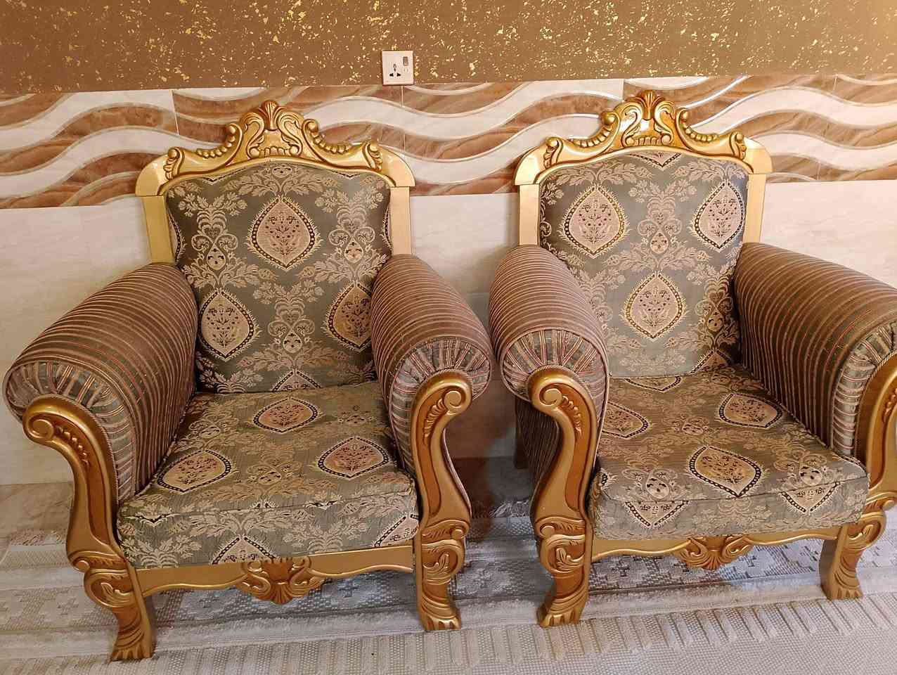 للبيع تخم تركي عشر مقاعد وميز بلازمه الاتصال على الرقم ***********
