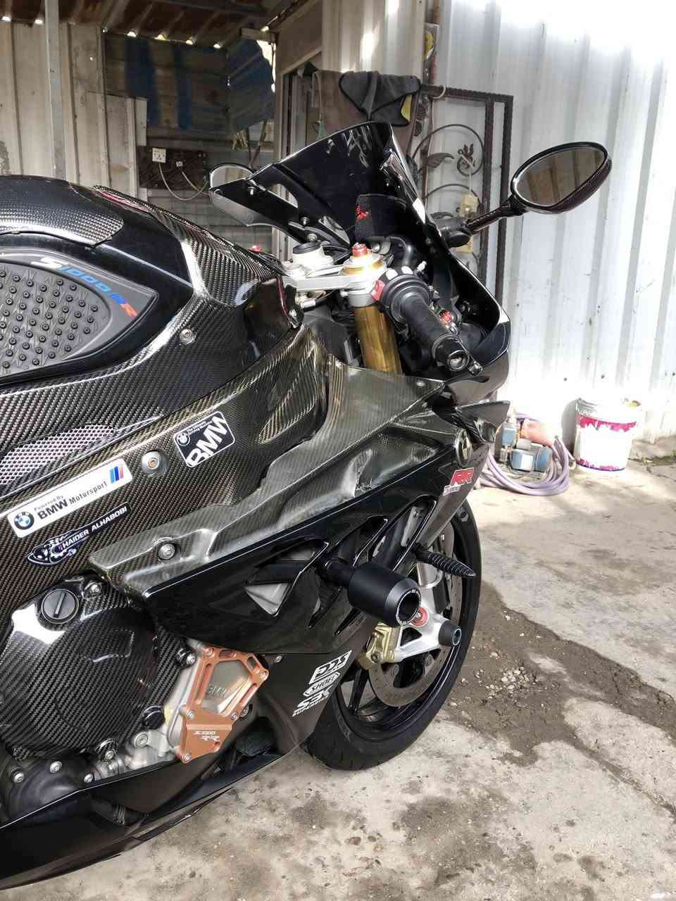 سلام عليكم
BMW S1000 rr
 موديل 2014
ماشيه 23 الف 
تدفئه يدات 
Abs
كاربون قبق مكينه شاصي هاوزن خلفي وتانكي واقيه زنجيل جاملغ خلفي وذيل 
تخم تاير ودراجه جاهزه 
مكانها بغداد 
سعرها ب83 
***********
