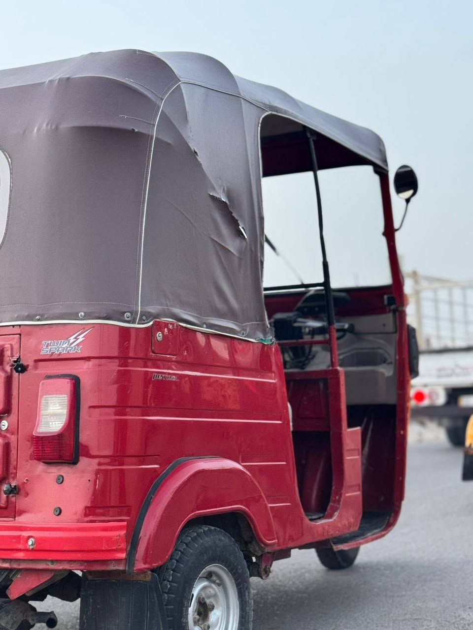 سلام عليكم تكتك 2020 رقم وسنويه كربلاء كفاله عامه بس دوس معمره مكاني بغداد التاجي السعر 7 وربع وبيعة مجال***********. مشروع وطني وين تريد احولك
