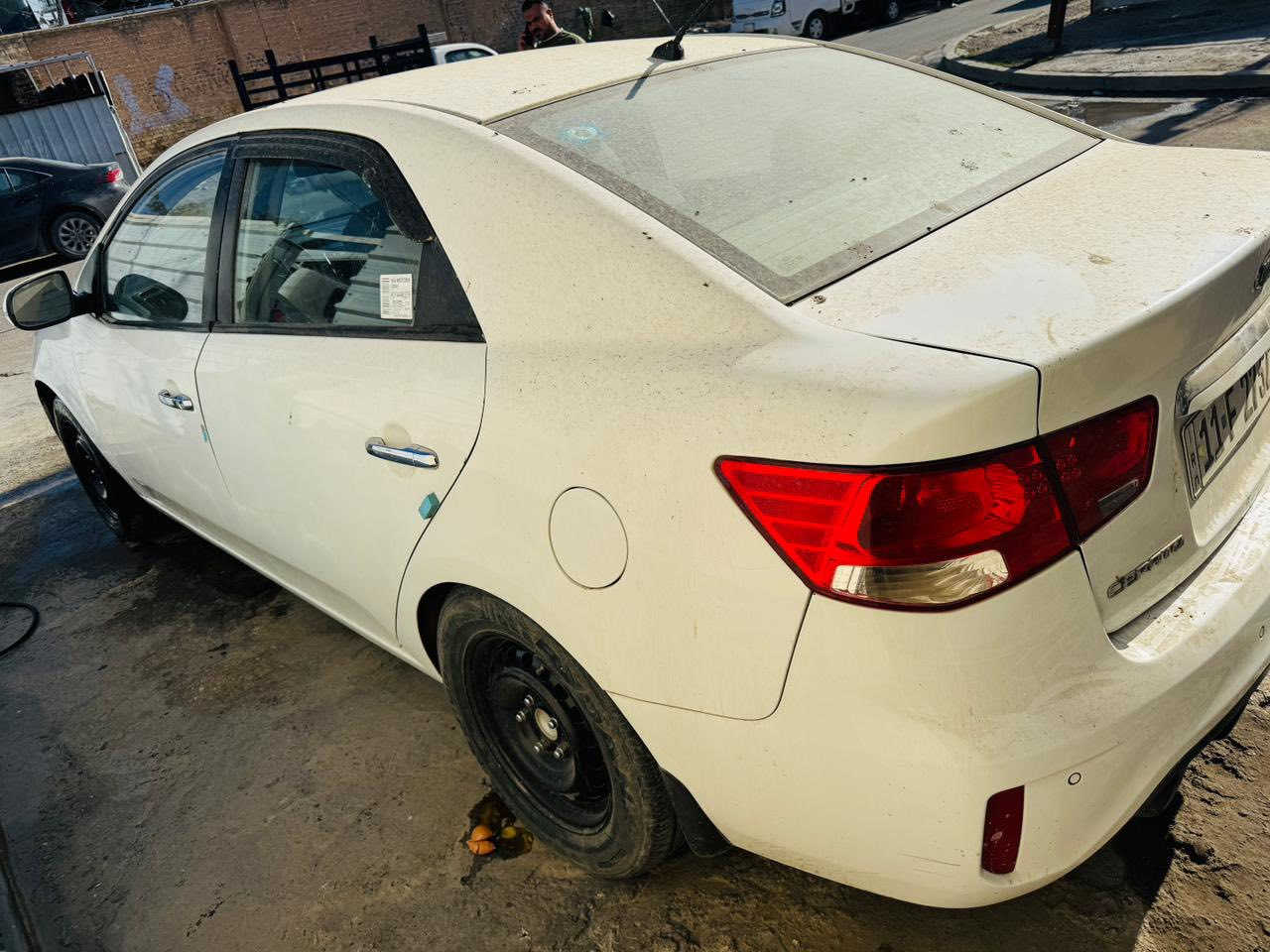 كيا سيراتو موديل 2013  
فئة S (مواصفات جيدة)  
محرك اقتصادي + جير أوتوماتيك  
حساسات خلفية + سبويلر  

السيارة بحالة جيدة  
مصبوغة عام  
الممشى: (210)  
اللون: أبيض  

السعر: (92 ورقه )  
الموقع: (مدينتك)  

للتواصل: (***********
