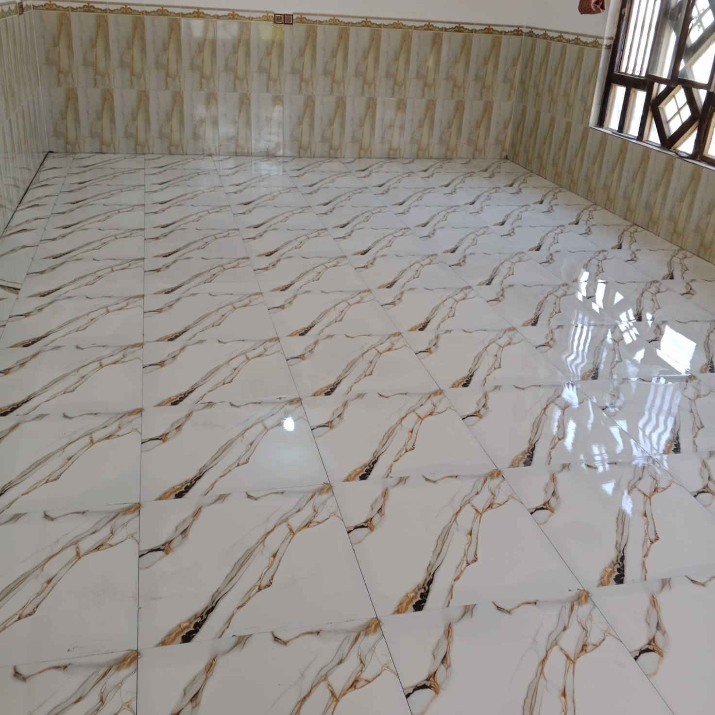 خلفه سراميك جدران ارضي الاواح شغل درجه اولى متفرغ حاليآ شرط استلام المهندس ***********
