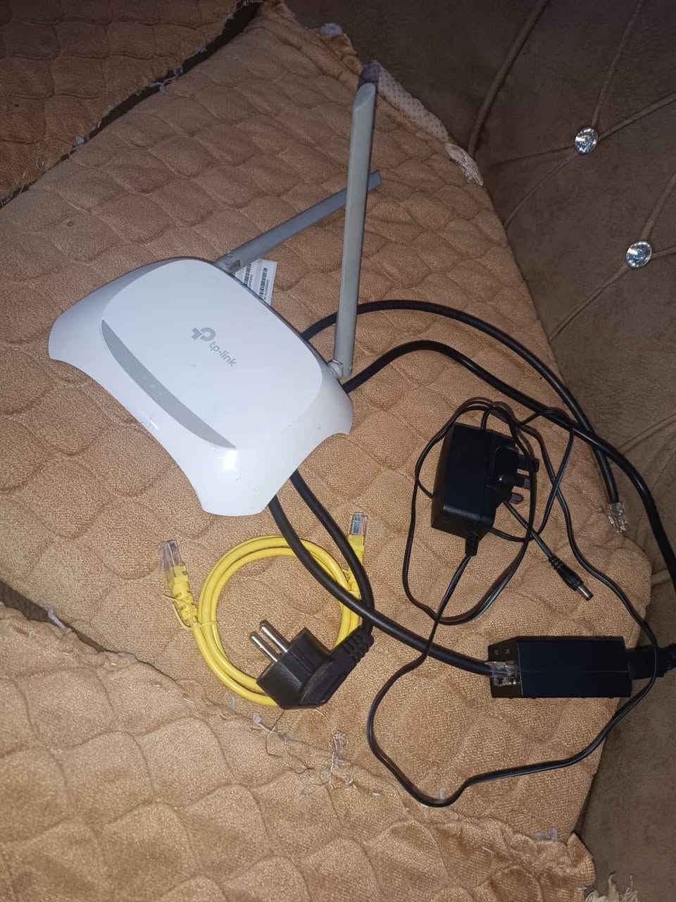 برج انترنت اصلي مع راوتر و واير وكامل الملحقات نظيف
السعر 50 الف 
***********
***********
