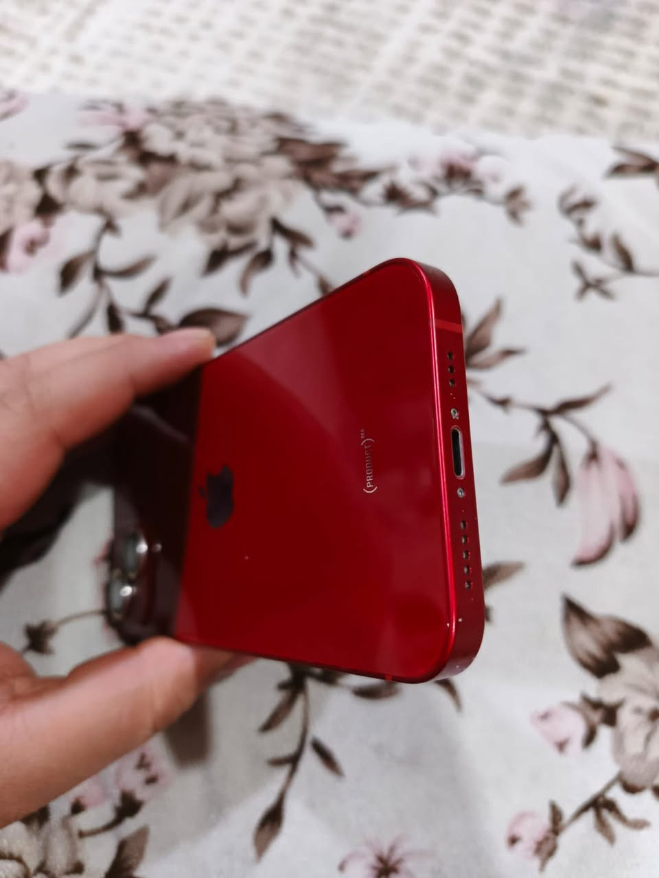 ايفون 13عادي الموبايل بعده جديد ما مبدل بيه اي قطعه بعده بحاله الوكاله بطاريه 82 موبايل نضافه 90% 
السعر 450 للستفسار وتساب ***********
العنوان البصرة
