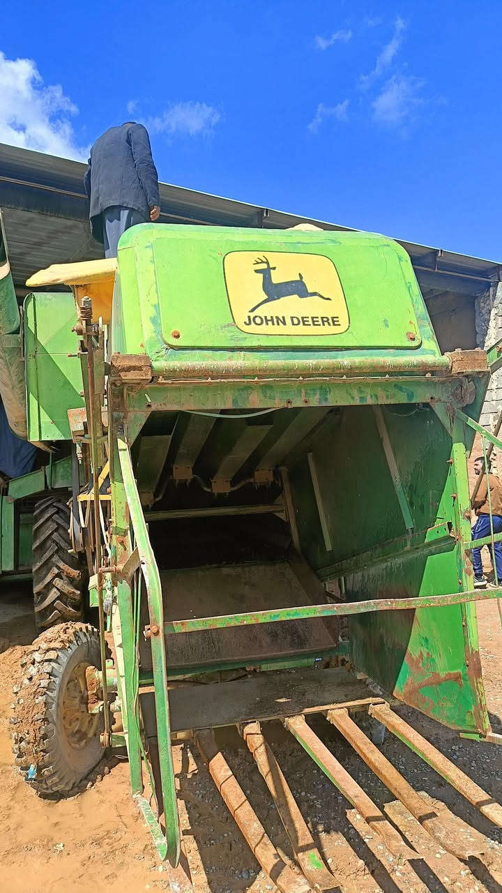 للبيع حاصودة جون دير 
موديل 81 رقمها نينوى 
طخم تايرات جديد 
كيرواكسل شرط والمحرك لاصرف ولانفخ
للتواصل  
‏‪***********‬‏
***********
