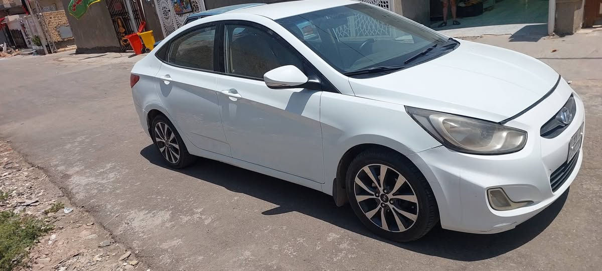 السلام عليكم اكسنت موديل 2015 رقم بغداد  جاهزه بيها باردات بسيطه تبريد مكينه كير  حداديه تخم تاير كلها جديده ماشيه 180 الف كيلو خليجيه السعر 95 وبيها مجال قليل مكانعا ديوانيه خلف ساحه التوديع حسينيه باب الحوائج للاستفسار *********** او ***********  ابو وليد ديوانية, القادسية
