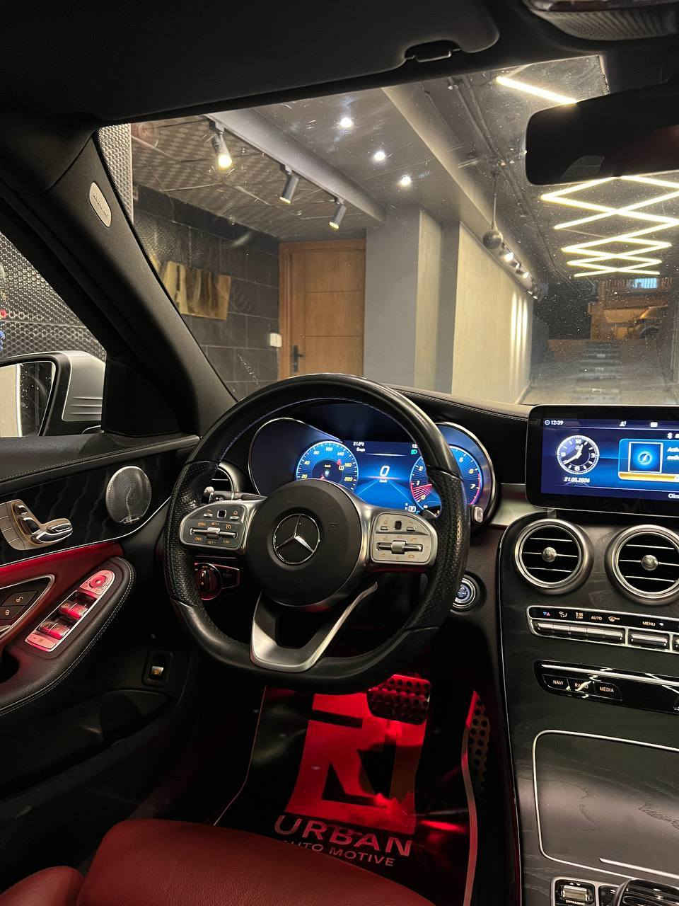 Mercedes-Benz C300 
Amg
Model 2020
2000cc turbocharged 
256 HP

88,000Km
كراسي كهرباء وميموري
سقف بانوراما 
جنوط 19 انش 
سماعات برومستر 
امبينت لايت
 
لون جراي فرش احمر
رخصه سنه 
فبريكا بالكامل صيانات وكيل


**إذا كنت صاحب هذا الإعلان وتريد حذفه لأي سبب، رجاءا أرسل رسالة إلى الدعم الفني**