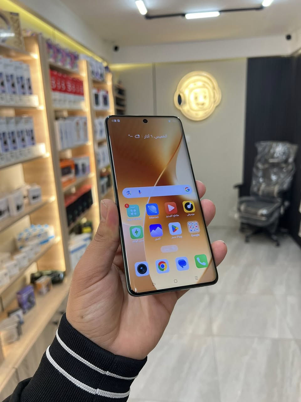 Realme 15 Pro 5G 🩶
توفرت قطعة اخرى 😍
بسعر 509 الف فقط 🔥🥰

مع كامل ملحقات ❤️‍🔥

الذاكرة 512GB

الرام 14GB+12GB=26GB

المعالج Snapdragon 7 Gen 4

شاشة تردد 120Hz

بصمة بالشاشة 

بطارية 7000mAh

الكاميرا 50MP

مقاوم للماء 

جهاز كلش حلو ونظيف 

فقط مفتوح من الكارتون

بسعر 509 الف فقط 

والجديد بسعر 585 الف

المكان موصل 

حي الميثاق 

للاستفسار 

***********
