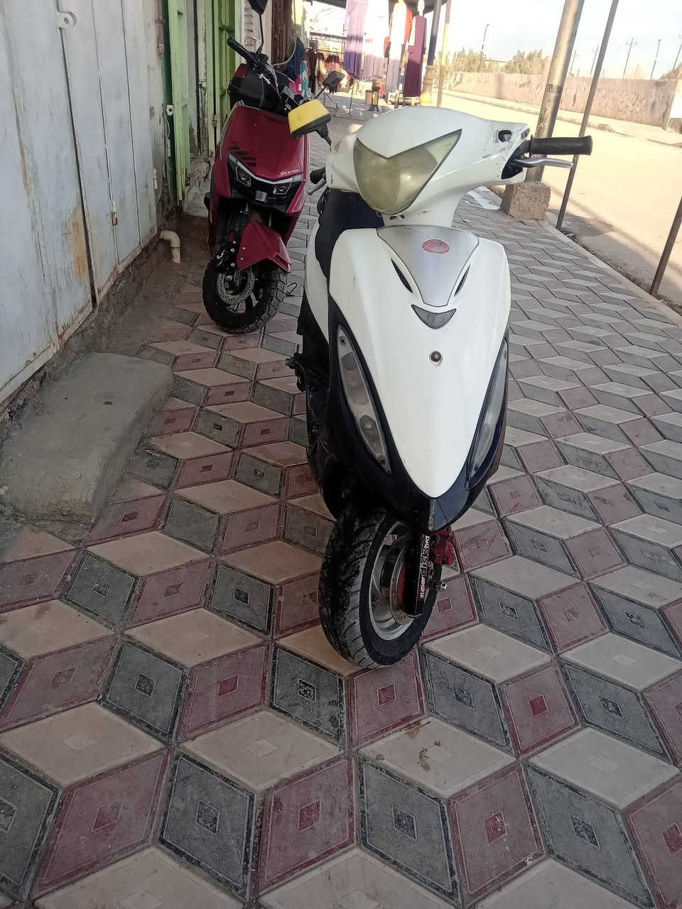 دراجه جي فور للبيع مكينه حلوه وناعمه بس بيه تنقيص شي قليل كلش كهربائياته كامله سلف وهندر لايت عالي ناصي مفدم دسك فحل
النواقص جامه دشبول ودكمه مال اشاير ودكمه مال سلف وسوادات الجوه يم الستان  بس ذني نواقصه
مكاني قلعه سكر حيل عسكري  سعره ٢٥٠ وبيه شي بصيط كلش وهاذه رقم***********ومتواجد خاص
