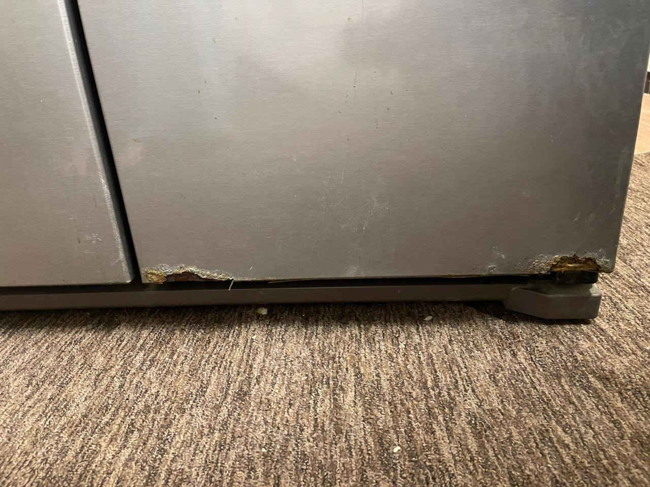 سلام عليكم مستعجل ثلاجه بابين وبراد مي سعر 300وبيه مجال شغاله مابيه شي تجميد وتبريد  التصال ***********
