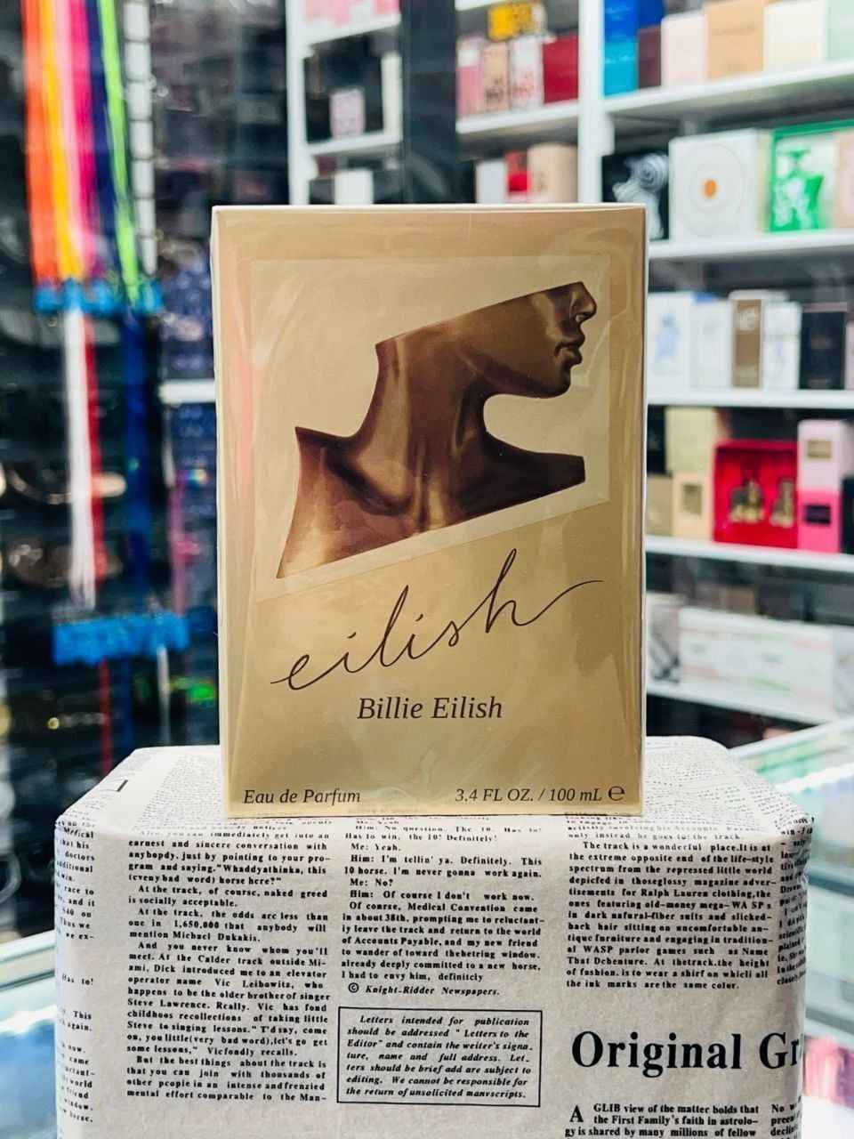 ✨عطر إيليش من بيلي إيليش – Eilish Billie Eilish Eau de Parfum عطر Eilish من توقيع النجمة العالمية Billie Eilish هو عطر شرقي فانيلي دافئ صُمم خصيصًا للنساء اللواتي يعشقن الروائح الجورماند الجذابة. يجمع بين الحلاوة الغنية والدفء الحسي ليمنحك حضورًا أنثويًا ناعمًا ولمسة من الغموض والإغراء.
✨تجربة عطرية فريدة يفتتح العطر بنفحات حلوة ومنعشة، ثم ينتقل إلى قلب غني بالفانيليا والكاكاو، ليستقر أخيرًا على قاعدة دافئة وعميقة تمنح ثباتًا وجاذبية تدوم طوال اليوم.
✔️نوتات العطر 
السكر، التوت الأحمر، برتقال الماندرين
✨قلب العطر
الفانيليا، الكاكاو، نغمات التوابل، الورد
🌷قاعدة العطر
حبوب التونكا، العنبر، المسك، الأخشاب
✨ زجاجة أنيقة بتصميم عصري يعكس هوية بيلي إيليش الجريئة والفريدة
🌙 مثالي للاستخدام اليومي أو للمساء، خاصة في الأجواء الباردة ولمحبّي روائح الفانيليا الدافئة
#الاصلي المنشأ الإمارات 🇦🇪💯
سعر الدرزن 
يوجد لدينا توصيل الجميع محافظات العراق✔️✔️ بغداد, العراق


**إذا كنت صاحب هذا الإعلان وتريد حذفه لأي سبب، رجاءا أرسل رسالة إلى الدعم الفني**