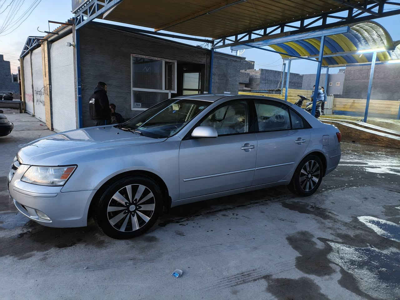 السلام عليكم 
سوناتا 2010
 امريكي 2400
  صبغ جاملغ وبنيد بدون حادث فقط صبغ ويم الرقم شي بسيط
تحكم ستيرن مثبت سرعة دوشمة جديده تايرات جدد
رقم بغداد تحويل مباشر 
ماشية 259
السعر 118
مكان تكريت الديوم 
للاتصال ***********
