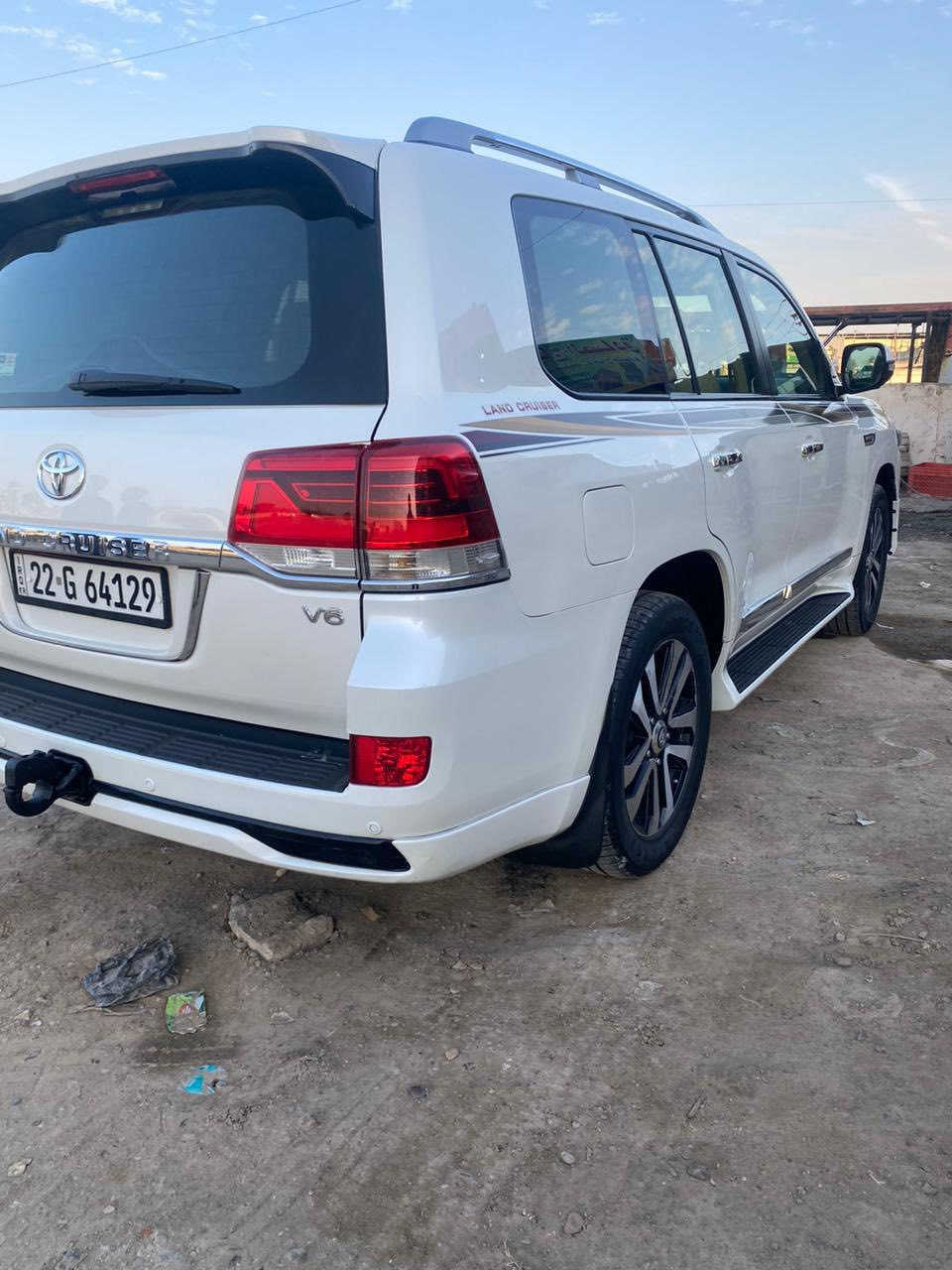 السلام عليكم
لاندكروز موديل ٢٠١٦ بريم رقم اربيل باسمي تحويل او وكالة 
مكفولة كير محرك ماشيه ١٤٢ بيها بارد الي مأشر بالازرق  اقل الشبر قبق البانزين 
وصبغ بالاحمر مأشر كرت اقل الربع الجاملغ ودعامية الخلفيه مقدار شبر سيارة احلى من بلصور تخم تاير جديد
رايدها ٤٦٠ وبيها مجال مكاني بغداد _ابوغريب  رقمي ***********
