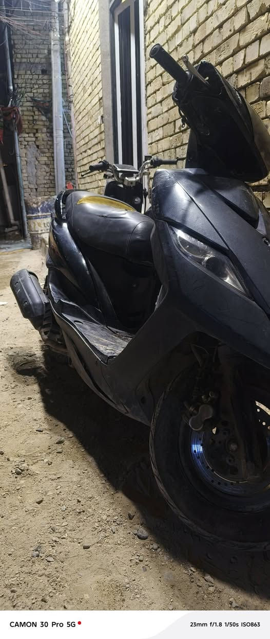 الدراجه مكينه مكفوله ما مفتوحه كهربائيات كامله سرعه 140 كيج شغال كفرات بلادي نقص فقط سلف 
مطلوب ومستعجل على بيعته والله الشراي يتواصل على هاذه الرقم *********** وبل عافيه عل ياخذه دراجه بيه مجال بغداد, العراق
