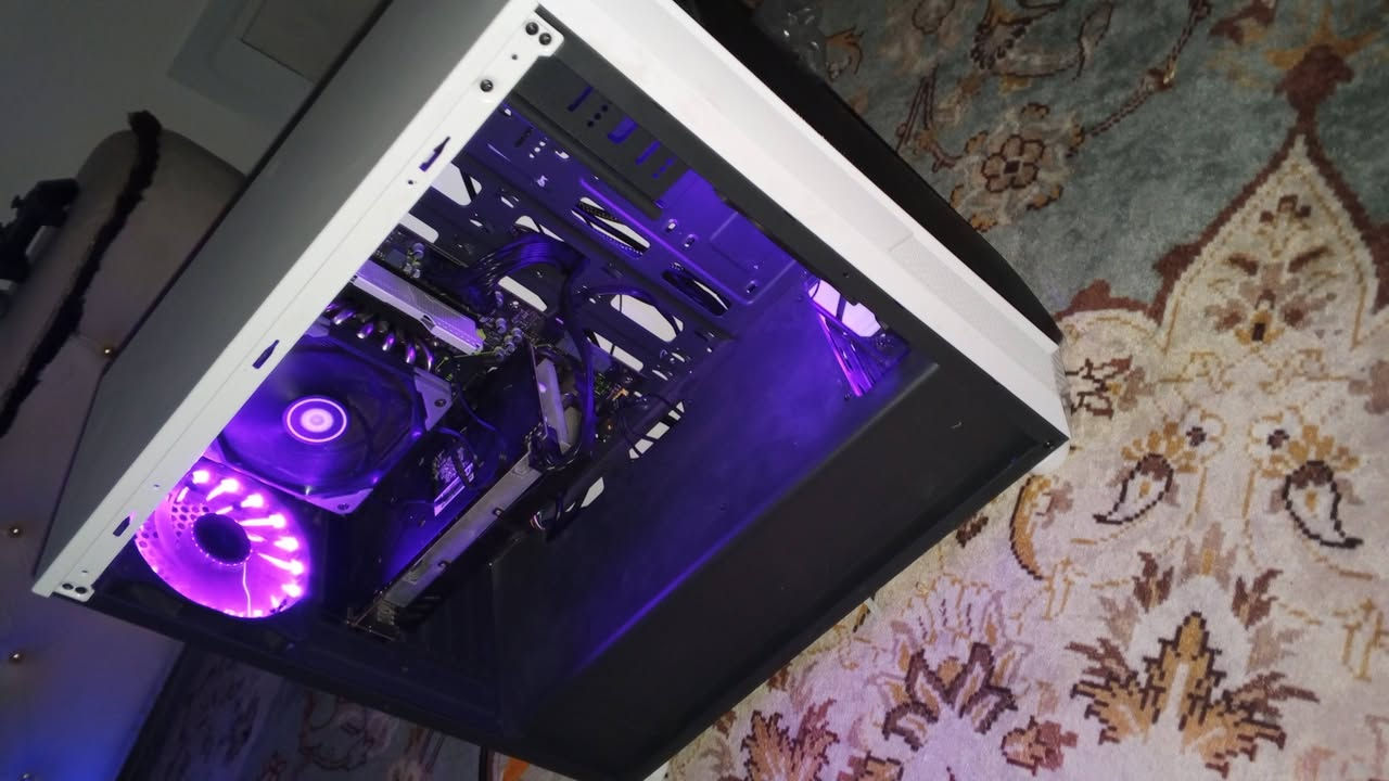 السلام عليكم ورحمة الله وبركاته .
تجمعية pc game  للبيع 
المواصفات : 

رام  :2666 DDR4 8G
كرت الشاشة: AMD  Rx 580 8g
هارد : SSD sata 521 g
بارو سبلاي: من شركة Aigo 550w
مبرد هوائي : من شركة كولر
الكيس: من خارج ابيض من داخل أسود 2 مراوح امامي و 1 خلفي 

📌 ملاحظة مهمة جداً: اللوحة الأم HUANANZHI X99-8M-F بيها مشكلة أنو كلها شغاله ما عدا مربع المعالج يعني بين قوسين (بس غير اللوحة الأم وشغل ولعب)

المعالج :  Intel Xeon E5-2680 v4
وأيضا مع تجمعية يوجد معالج Intel Xeon E5-2630 v3 

مع حساب ستيم بيه اكثر 1000 أونلاين

السعر 500 الف وبيه مجال شوية 👍🫰
للتواصل خاص او واتس اب 
***********
اذا ما تشتري لا تعبني يا حبيبي. 
سبب البيع مصاريف للجامعة 🎓👍
