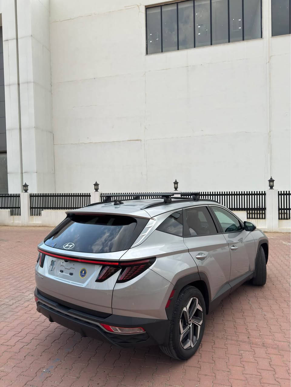 1. هيونداي تكسون   Hyundai Tucson 
2. فول مواصفات
3. الموديل : 2024
4. سعر 185
5. اللون :سلفر
6. لون الداخل :ابيض

7. عداد المسافة :

8. حجم المحرك : 2.5L المرغوب 

9. الضرر :جملغ و بولند

14.سيلايت 
15. كشن جلد
16. كشن تدفئة 
17. كش تبريد 
18. بصمة
19. تشغيل عن بعد
20. جنطة كهرباء
21. شاشة عداد ديجتال
22. بك لايت امامي و خلفي لد
23. سستم سماعات Bose
24. رادر امامي خلفي 
25. رادر جانبي
26. تنبيه خروج عن المسار
27. كشنات تدفئة + تبريد
28. كار بلي 
29. شاحن واير لس 
30. كاميرا دوار خلفية
31. ويل كب كروم حجم 19
32. هاند بريك دكمة
33. نظام مانع تزحلق 
34. ثلاث انظمة قيادة ( رياضي ، ذكي ، اقتصادي)
35. العنوان : اربيل شارع 100 
37. للاتصال:***********
اسيا *********** أربيل, العراق
