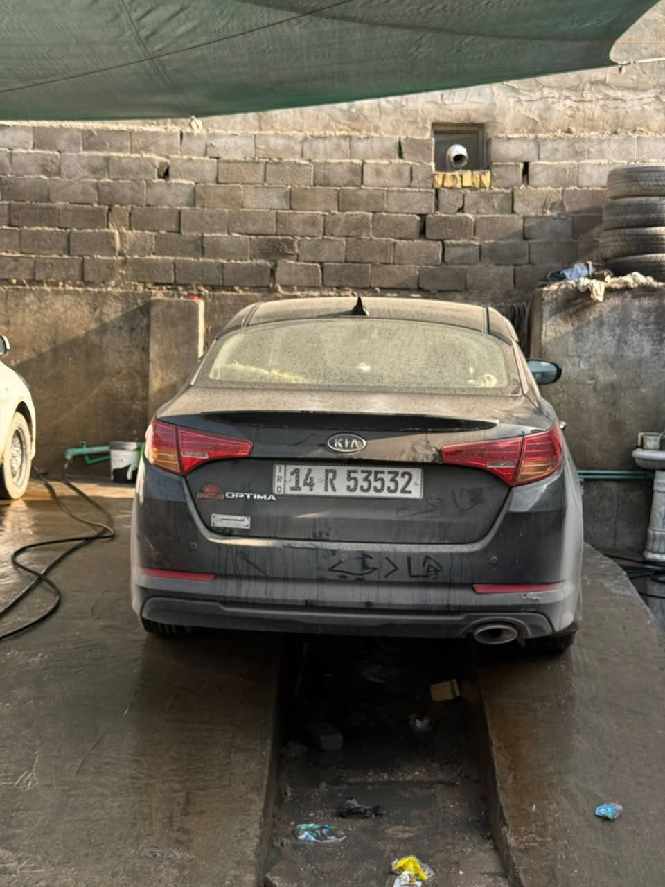 اوبتيما 2011 وارد كوري ما مكفوله من صبغ بدون حادث ...بيه طخه بسيطه ب جاملغ الامامي و خلفي 
و اثر جراد على بنيد و القمارة بس حاطلة لاصق ما مبين لاصق نهائيا و بيه جراد ع صندوك بس ما حاطلة لاصق لانه خفيف سيارة بأسمي تحويل ثاني يوم ***********
