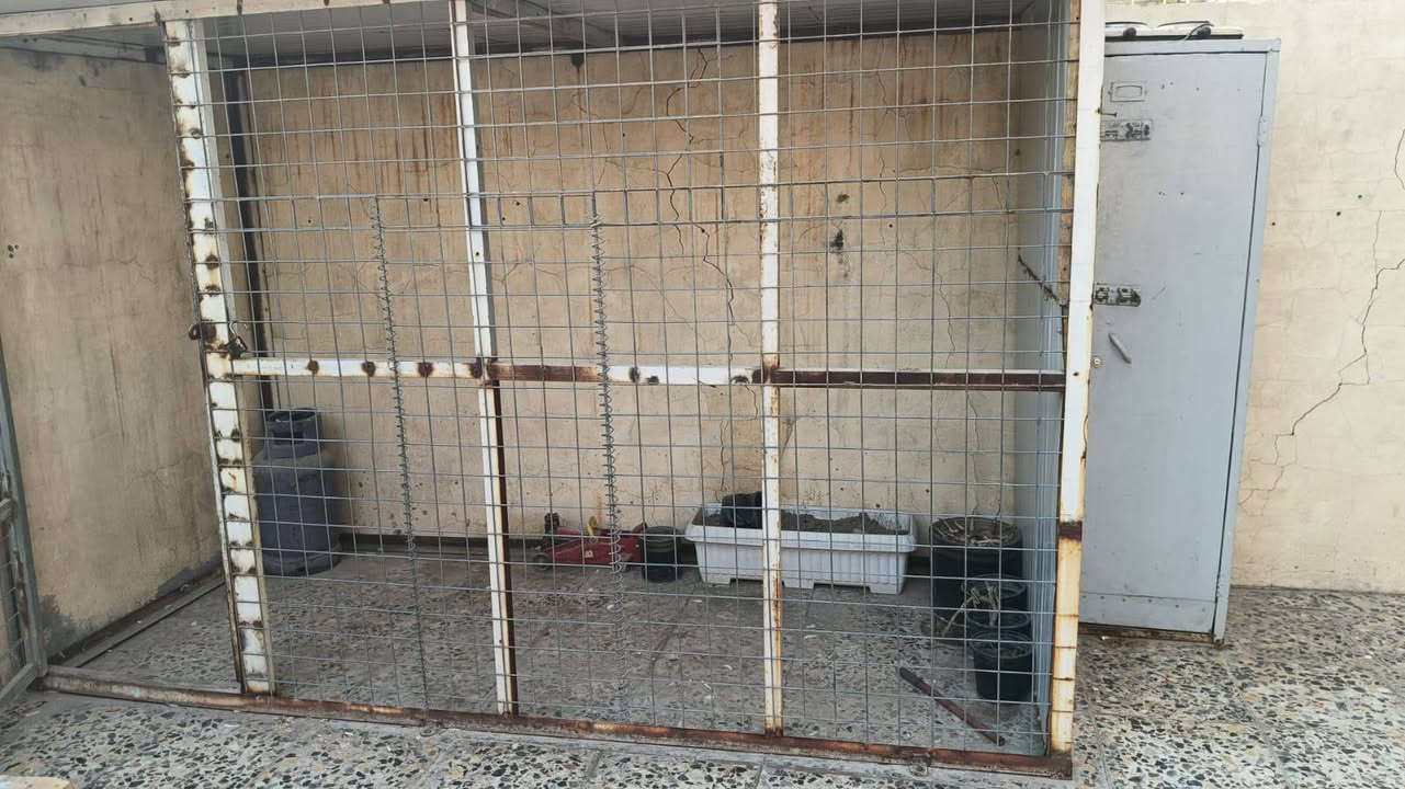 قفص تسكام حديد +سندويج بحالها جيده جدا ارتفاع 2متر
عرض 3 متر. نزال 1/5كما موضح بالصوره السعر 150الف  الزعفرانيه *********** أبو كرار
