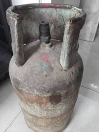 قنينة حمراء • للبيع
