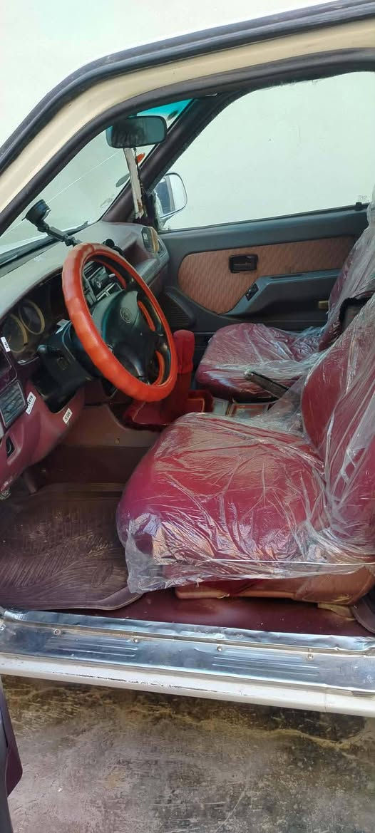 سڵاو ی خواتان لێبێت گۆنا پیکاب 2007زۆرپاکوجوانە سەیارە بەشەرتی گێڕو مەکینەو کارەبای ئەکسل ڕەقەم سلێمانییە سەنەوی بەسەر چووە بەس بۆنیتێکی گۆڕاوە گێڕی عادییە هەموو گیانی لەسەر بیلادی ماوەتەوە شوێن(کەلار) سعرەکەی 42 گەڵاو معامەلەیەکی برایانە ژ.م ***********.
