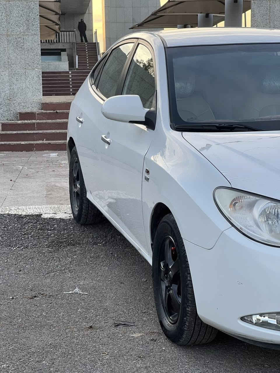 بۆ فرۆشتن
هۆندا ئاڤانتی بڕاوە بڕاوە
٢٠٠٧
کامل مەسرف کراوە
پەشتو پێش کەپەس 
چوار تایەو ویلی لۆک
نرخی ٤٩ کەمێک مەجال شوێن چوار قوڕنە
ژ.م0751 764 1603
