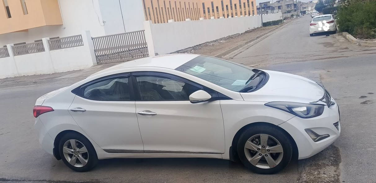 السلام عليكم .
النترا ٢٠١٢ خليجيه ماشيه ١٣٩ الف كم 
مكفوله من الصبغ عدا دوسه وتگشير بقبق الجنطه بسيط محرك ١٨٠٠ دووش بصمه عمل تشغيل عن بعد لايت لد وعدسه .

السياره جاهزه گير ومحرك وصدر وتبريد .

مكان السياره بغداد .

السعر ١١٣ ورقه .

***********/غير متواجد على الفيس .
