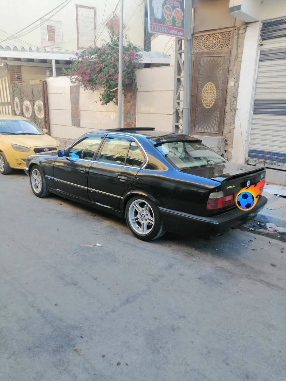 السلام عليكم..
بي ام دبليو حجم 25 اصل مسكر فانوس.
موديل 91.
كير مكينه حدادية كامله.
رقم بغداد.
مداور مشروع وطني..
كشرها نظيف جدا فقط طخه بالجاملغ الخلفي مصلحه ع بارد مكفوله من الضربه القوية والعيب الشرعي..
تبريد عاطل مااعرف شبي..
شاشه سستم صوت.
تاير جديد.
فتحه شغاله.
مكان السيارة محافظة الديوانية قضاء الحمزة الشرقي..
السعر جدا مناسب 47 واتساب ***********
